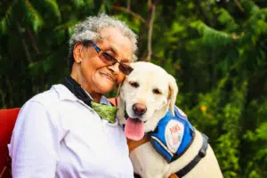 Choisir un animal de compagnie pour senior retraité : conseils utiles