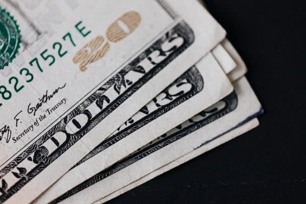 Les astuces pour réduire les frais bancaires et économiser sur vos dépenses