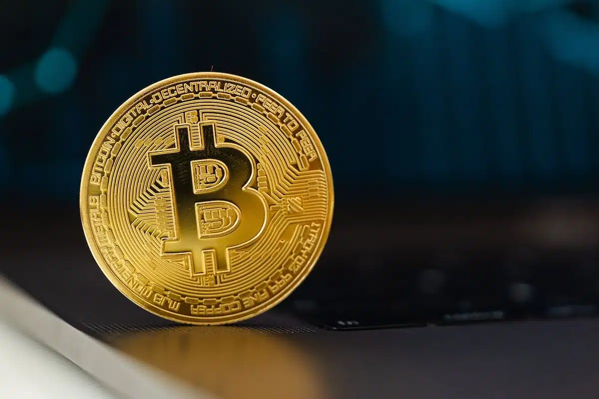 Les crypto-monnaies vs les monnaies traditionnelles : quelles sont les principales divergences ?