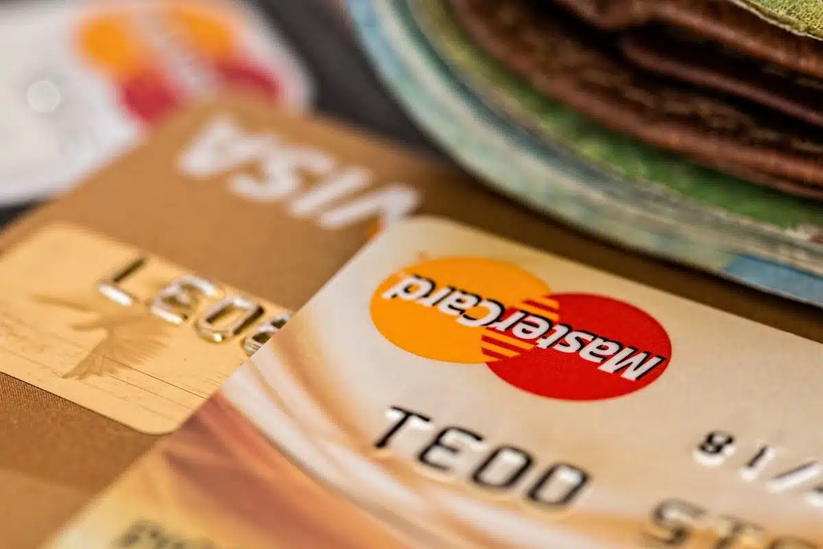 Découvrez les bénéfices et nuisances des cartes de crédit