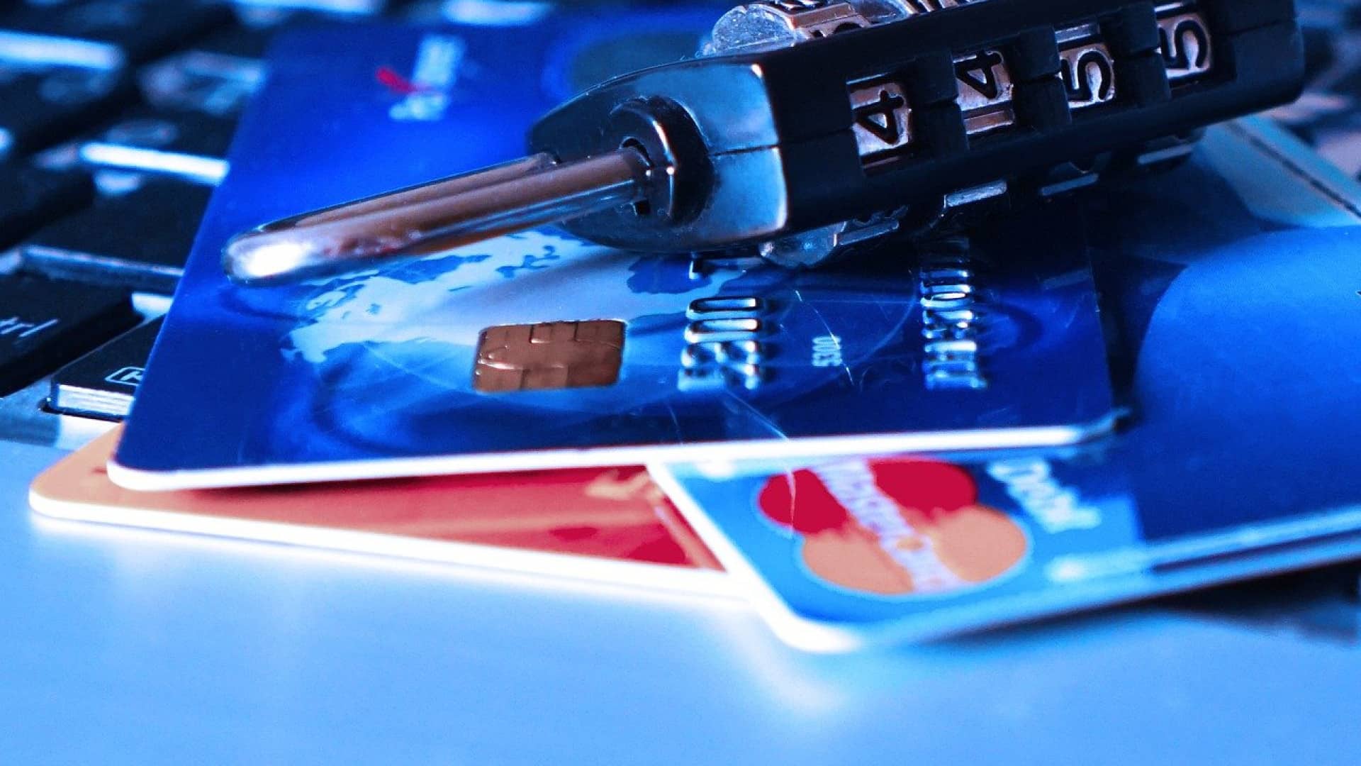 Jeunes : pourquoi choisir d’utiliser une carte bancaire ?