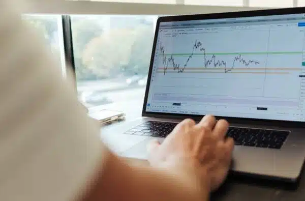 Quels sont les avantages de faire du trading en ligne ?