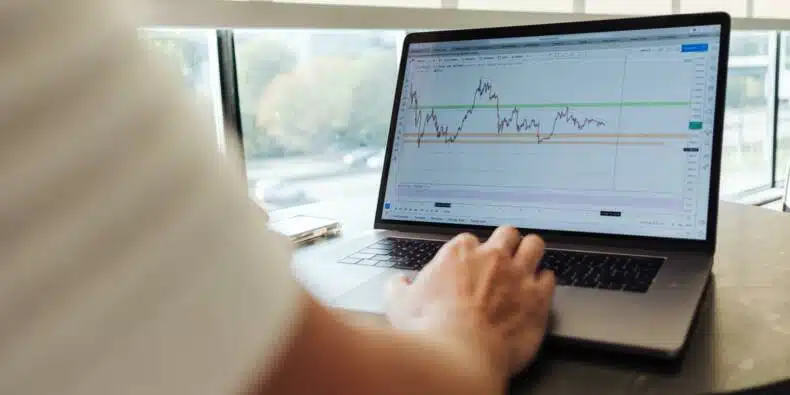 Quels sont les avantages de faire du trading en ligne ?