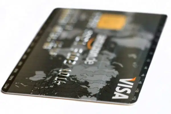 Boursorama Banque : faut-il se laisser tenter par la carte Visa Ultim ?